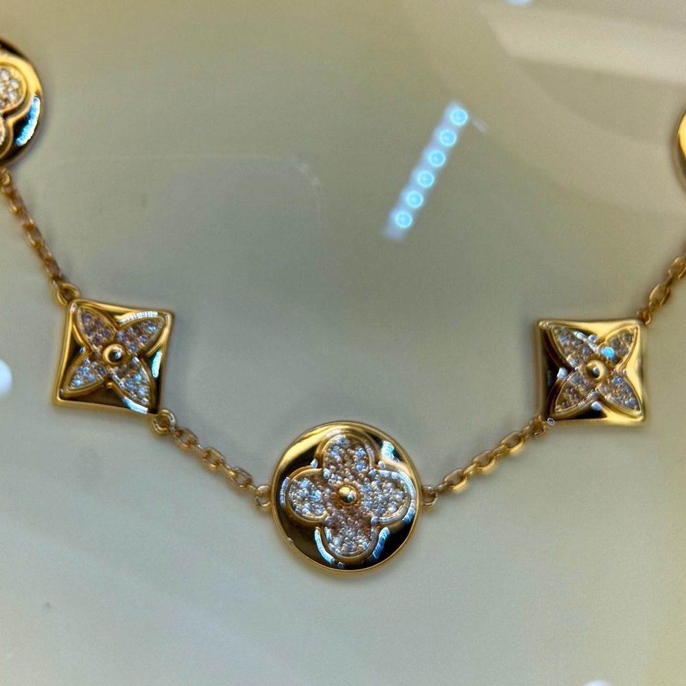 NRG120 ONE-OF-AKIND!! High-end 3D CLOVER 18K Rose Gold Plated 20” Necklace - Picture 2 of 3